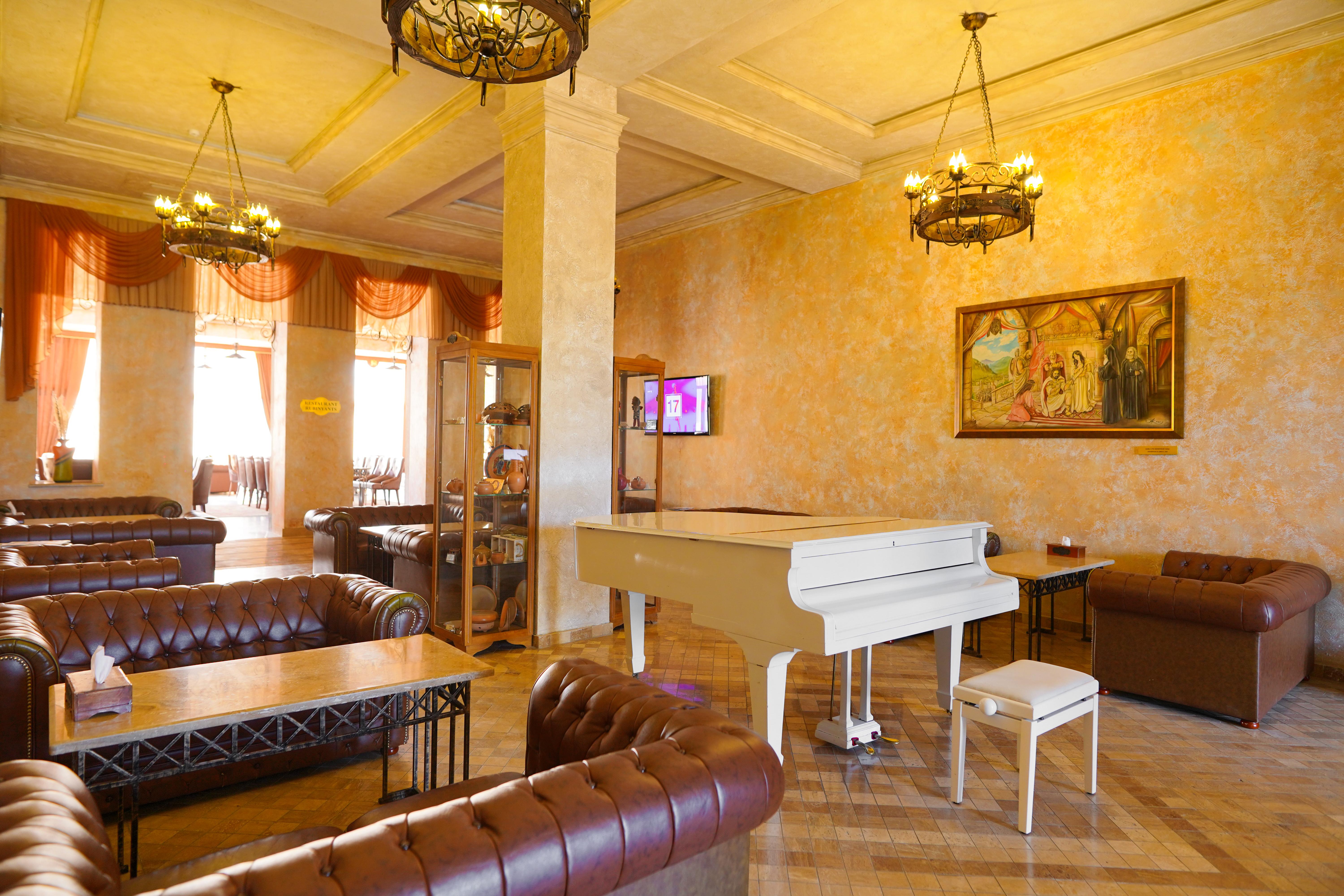 Hotel Caucasus 5*